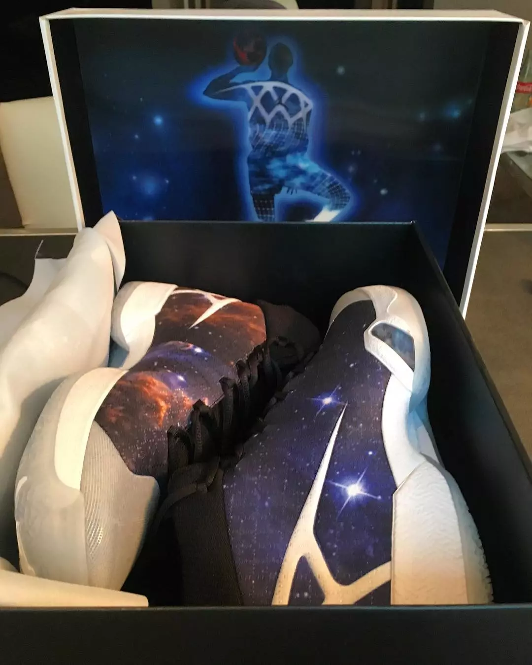 „Air Jordan 30 XXX Cosmos Galaxy“.