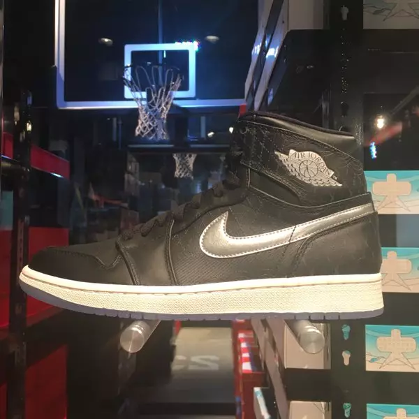 Магазин Air Jordan в Торонто 306 Yonge