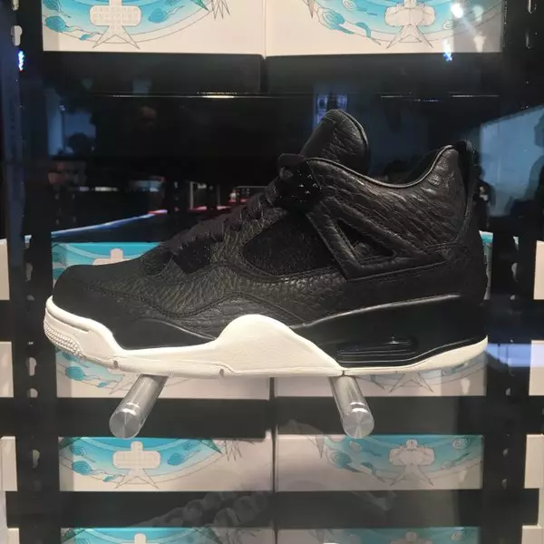 Магазин Air Jordan в Торонто 306 Yonge