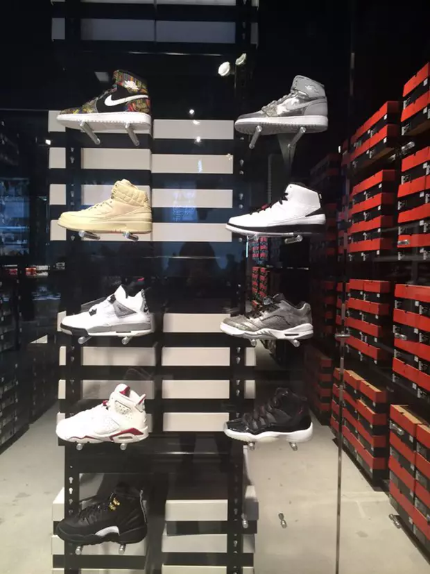 Магазин Air Jordan в Торонто 306 Yonge