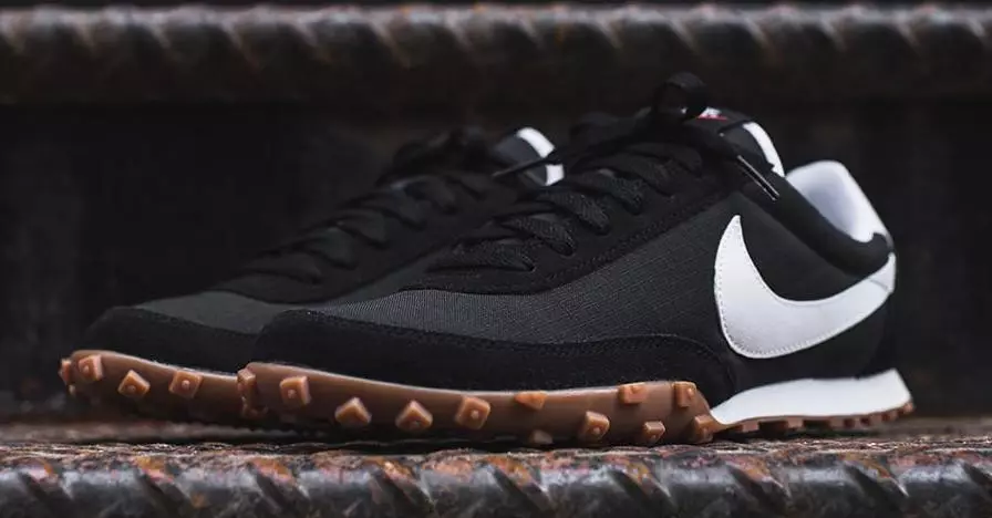 Čierna guma Nike Waffle Racer