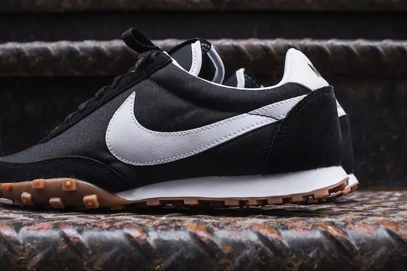 Goma preta Nike Waffle Racer