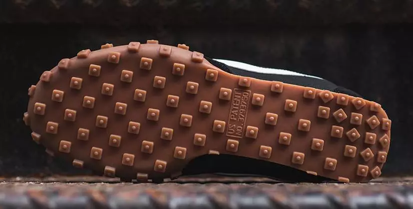 Черная резинка Nike Waffle Racer