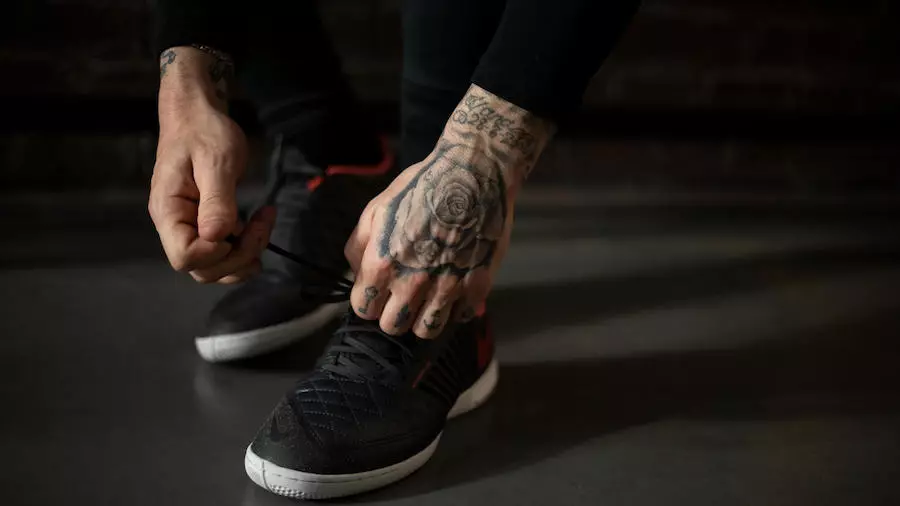 Data e publikimit të Nike LunarGato II Anthracite Ember Glow