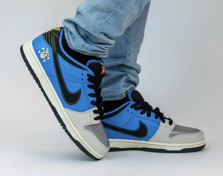 Ani Skeytbordlar Nike SB Dunk Aşağı Ayaq Şəkilləri