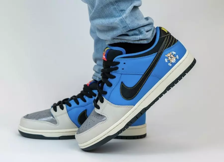 Ani Skeytbordlar Nike SB Dunk Aşağı Ayaq Şəkilləri