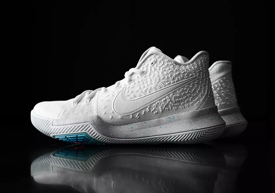 Нигоҳи муфассал дар Nike Kyrie 3