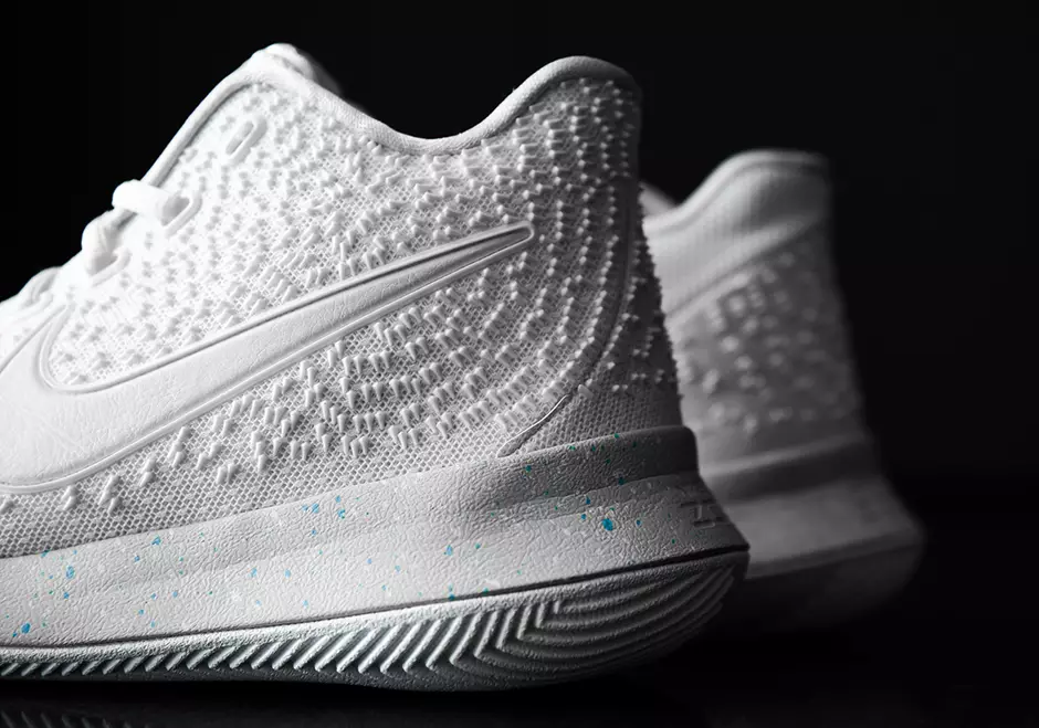 Nike Kyrie 3 Light Bone 852395-101