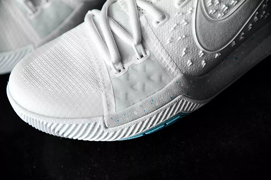 Nike Kyrie 3 Light Bone 852395-101