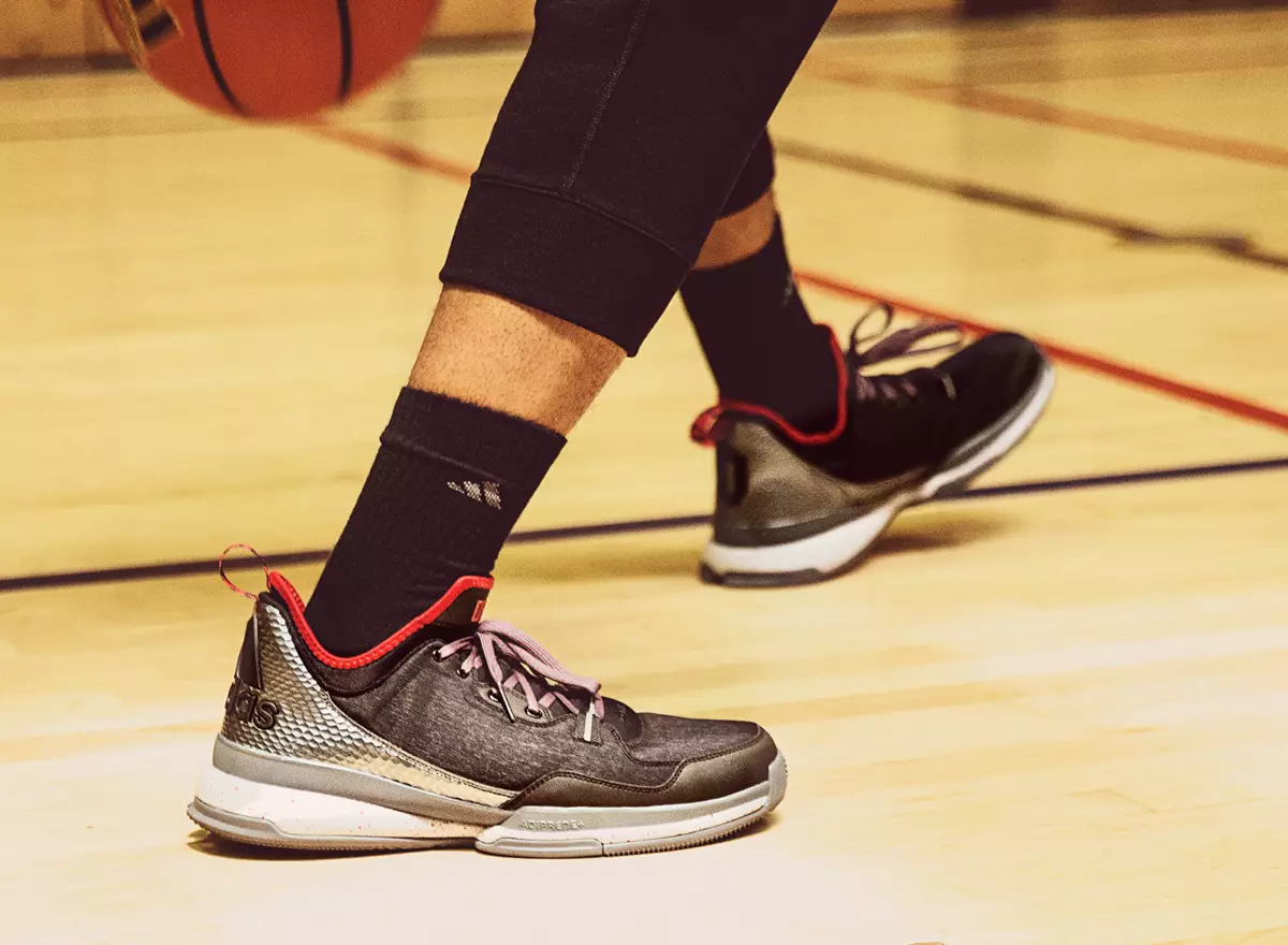 adidas D Lillard 1 doma vonku