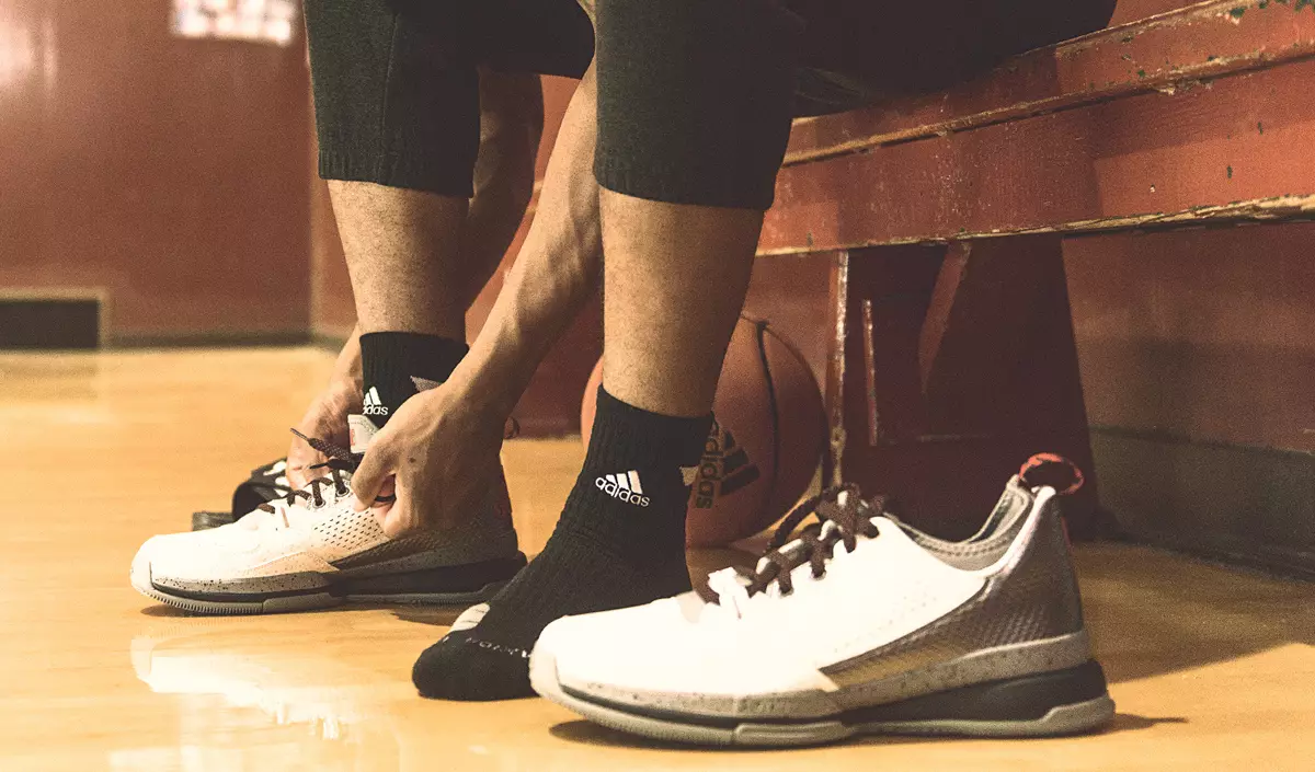 Adidas D Lillard 1 Abhaile ar shiúl