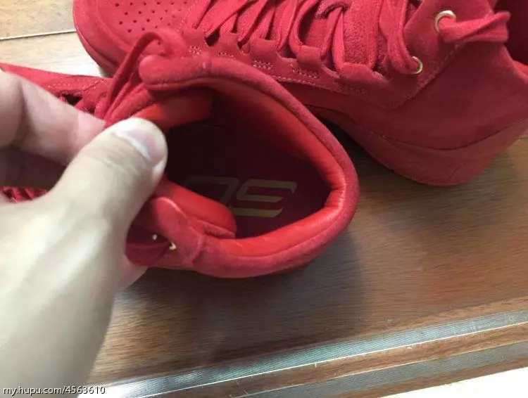 Under Armour Curry Lux အနီရောင် Suede