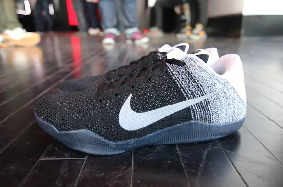 Nike Kobe 11 must valge