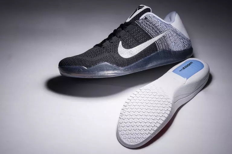 Nike Kobe 11 crno/bijelo-ljubičasta na terenu 822675-105