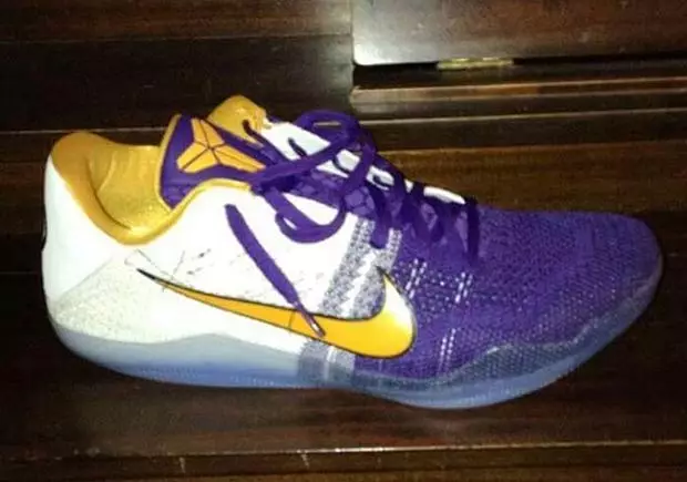 Kobe złożył autograf na Nike Kobe 11 fanom Denver