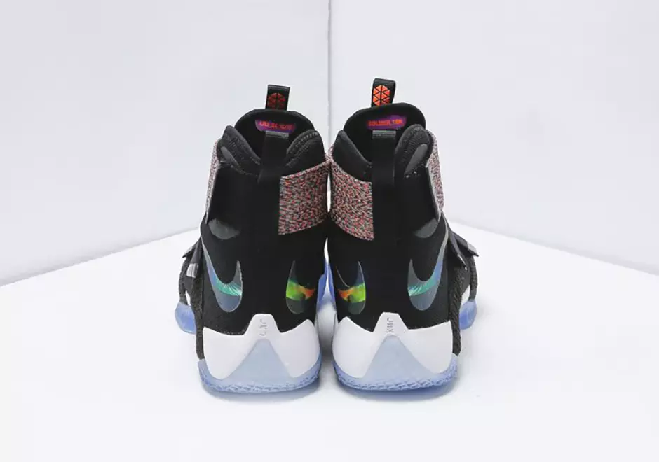 Swoosh irisat Nike LeBron Soldier 10 EP