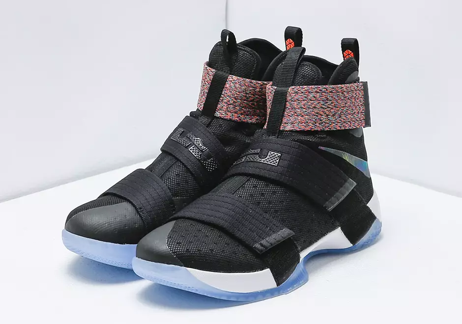 Nike LeBron Soldier 10 EP opalizujące logo Swoosh