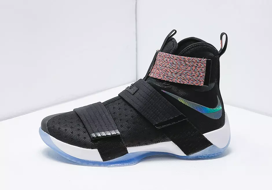 Swoosh iridescent Nike LeBron Soldier 10 EP