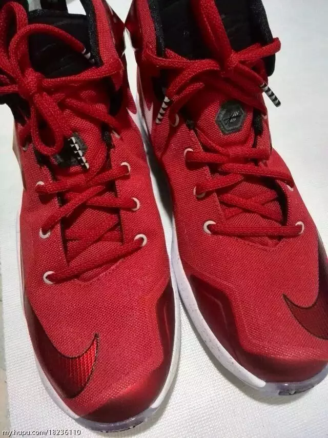 Nike LeBron 13 Dearg Bán Dubh