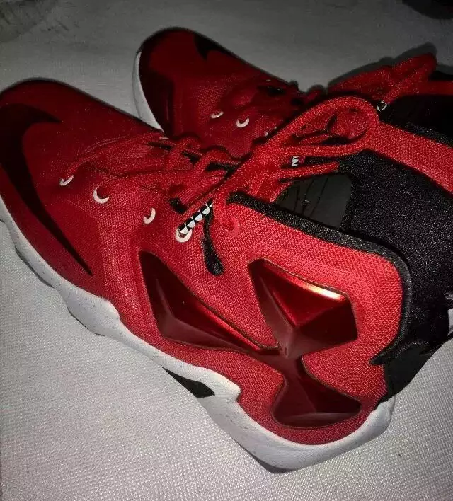 Nike LeBron 13 Merah Putih Hitam