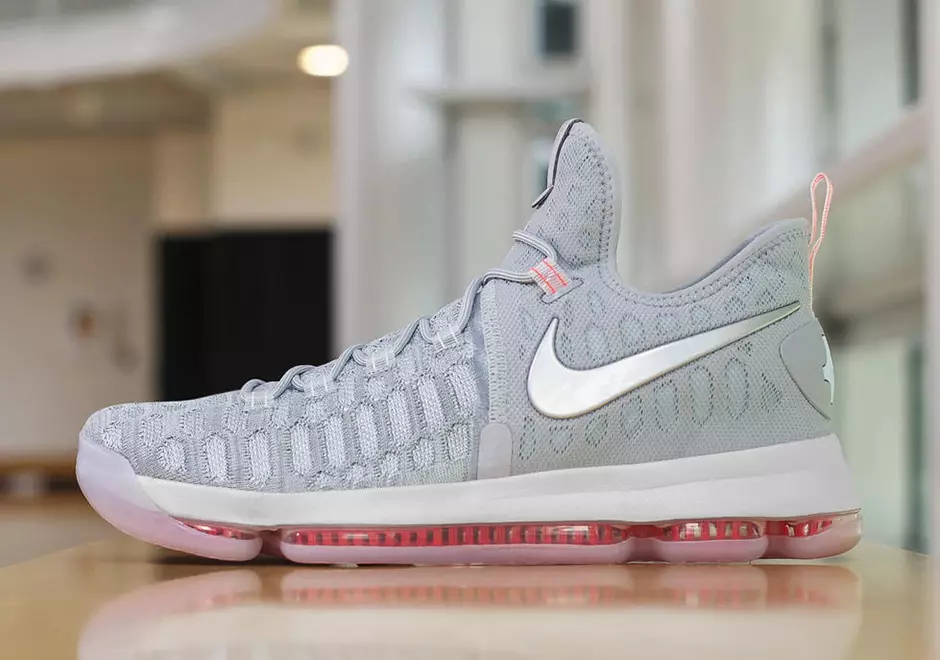 Nike KD 9 פאַר-היץ מעלדונג טאָג