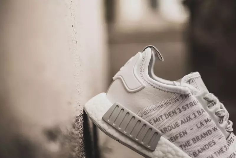 Marca adidas NMD cu cele trei dungi Blackout Whiteout