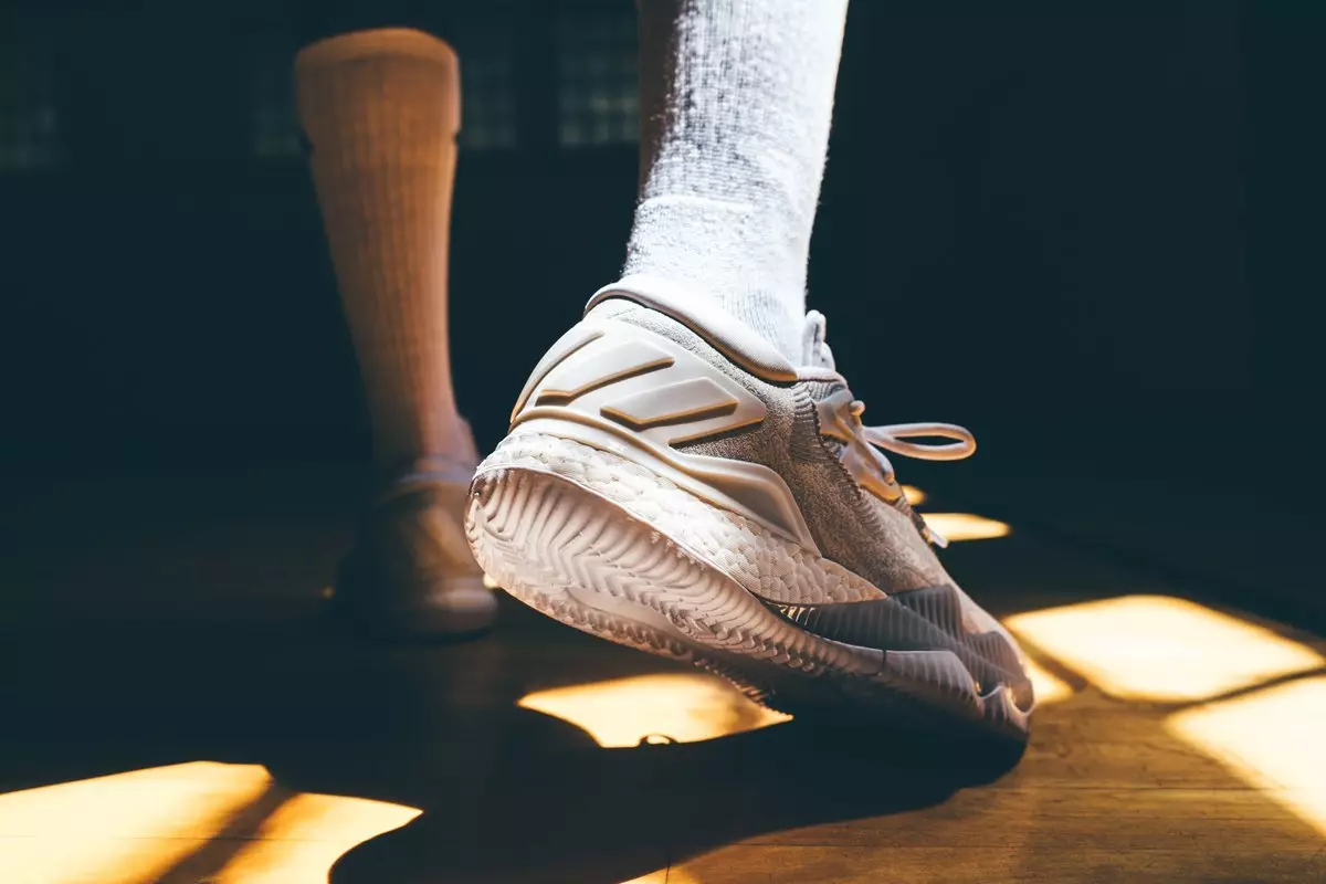 تاریخ انتشار adidas Crazylight Boost 2016