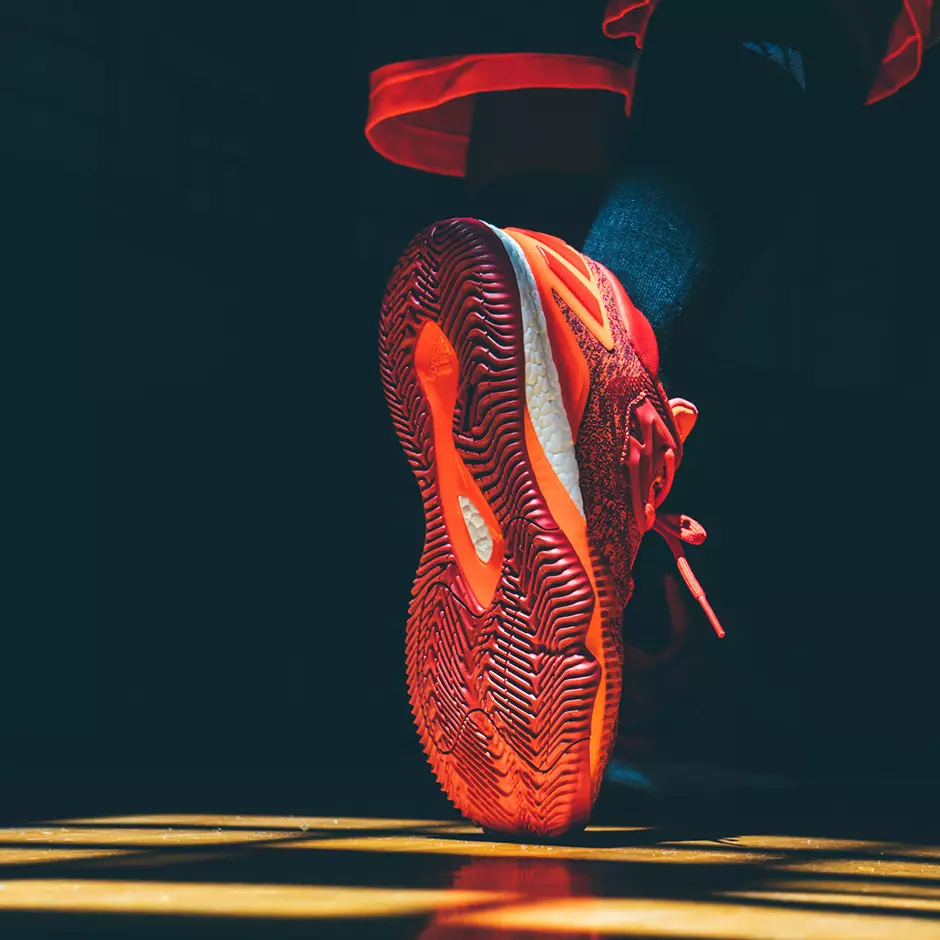 تاريخ إصدار adidas Crazylight Boost 2016