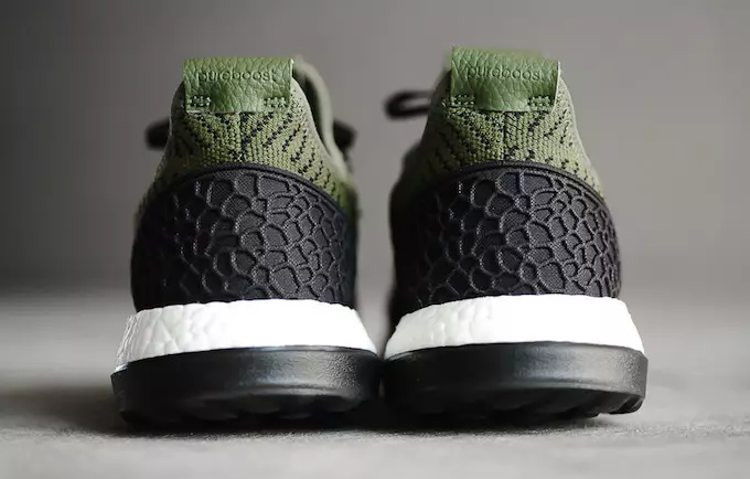 Adidas Pure Boost ZG Prime Olive — это новейшая цветовая гамма adidas Pure Boost, которая включает полный верх Olive Primeknit и подошву Boost.