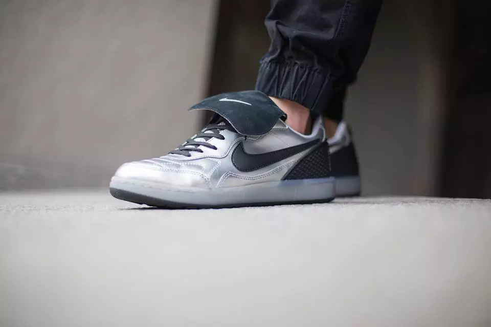 Nike NSW Tiempo 94 Argent métallique