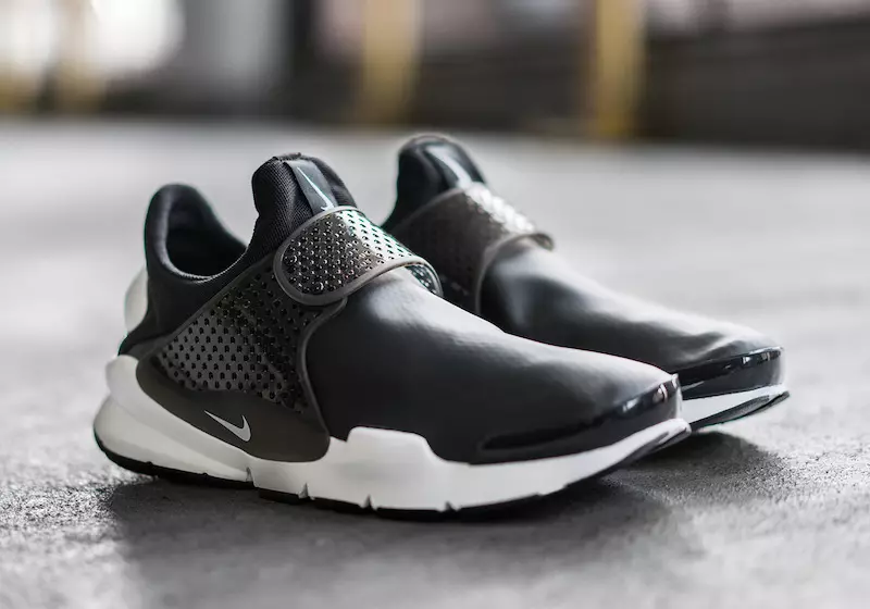 Nike Memberikan Sock Dart Makeover Tahan Air