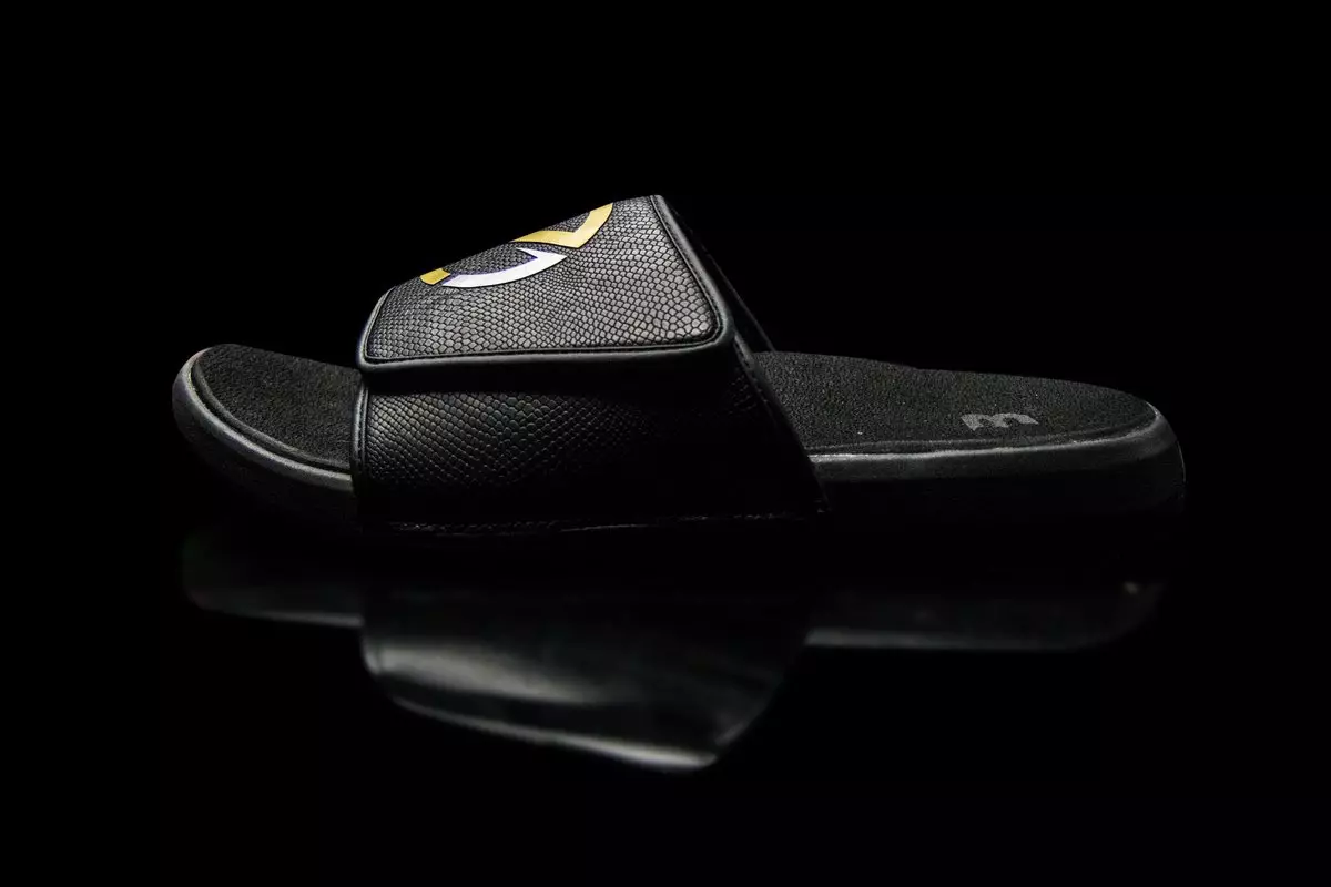 Sapato com assinatura da marca Lonzo Ball ZO2 Slide Big Baller