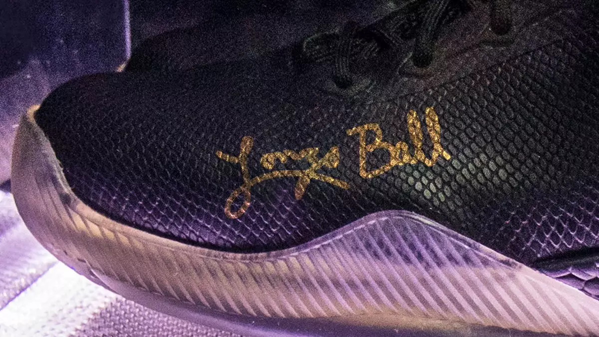 Tênis Lonzo Ball ZO2 Wet Big Baller com assinatura da marca