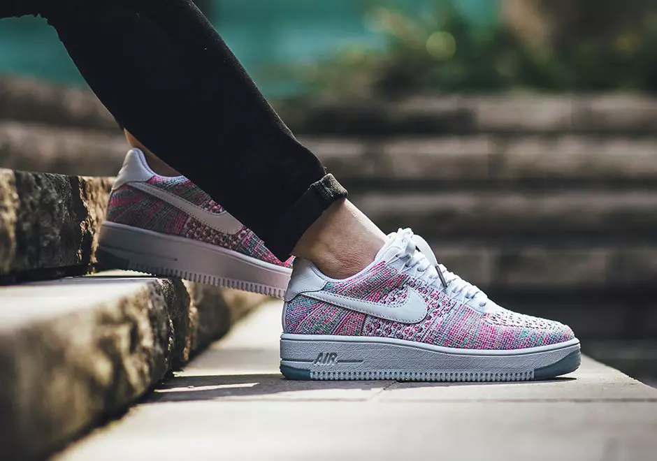 Nike WMNS Air Force 1 Flyknit کم رنگ زمرد تابشی