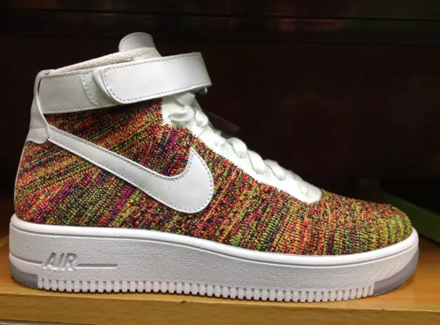 Nike Flyknit Air Force 1 Multicolor станет одним из многих других выпусков Nike Flyknit Air Force 1. Эта пара имеет белую основу с многоцветным