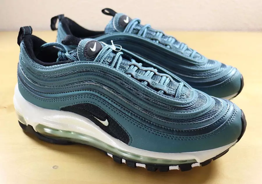 Detaljan pogled na Nike Air Max 97