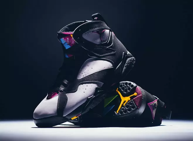 Připomenutí vydání Air Jordan 7 „Bordeaux“.