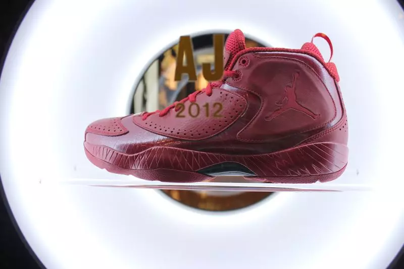 Air Jordan 2012 punane kollektsioon