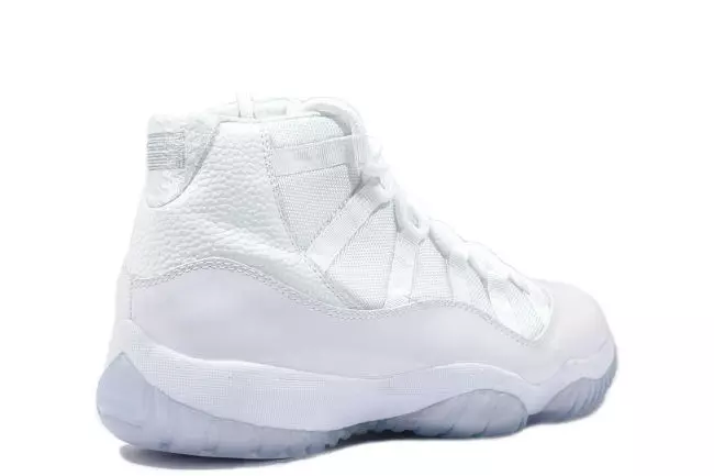 Air Jordan 11 hopea vuosipäivää