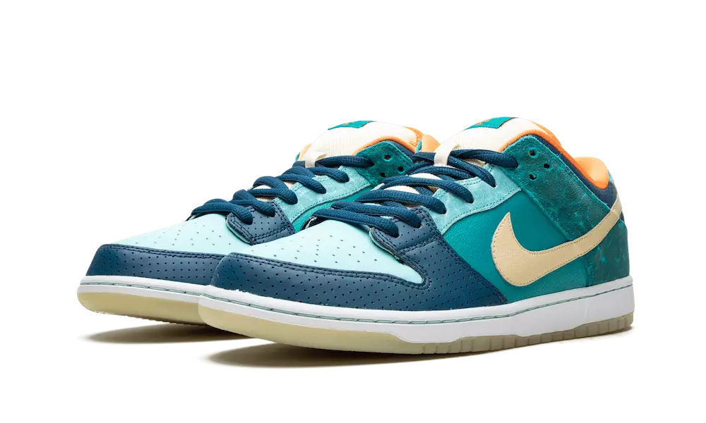 MIA Skate Shop Nike SB Dunk Low יום הולדת 10 504750-474 תאריך שחרור 2013