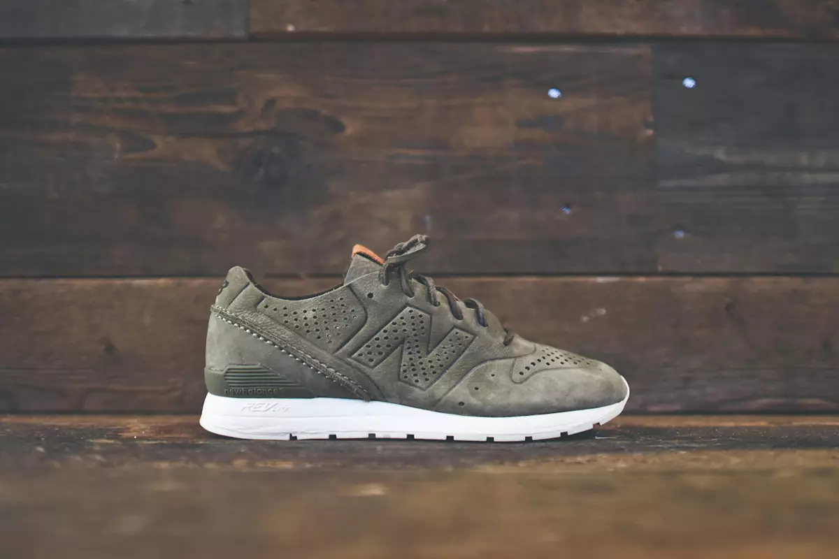 New Balance 696 "Sage"