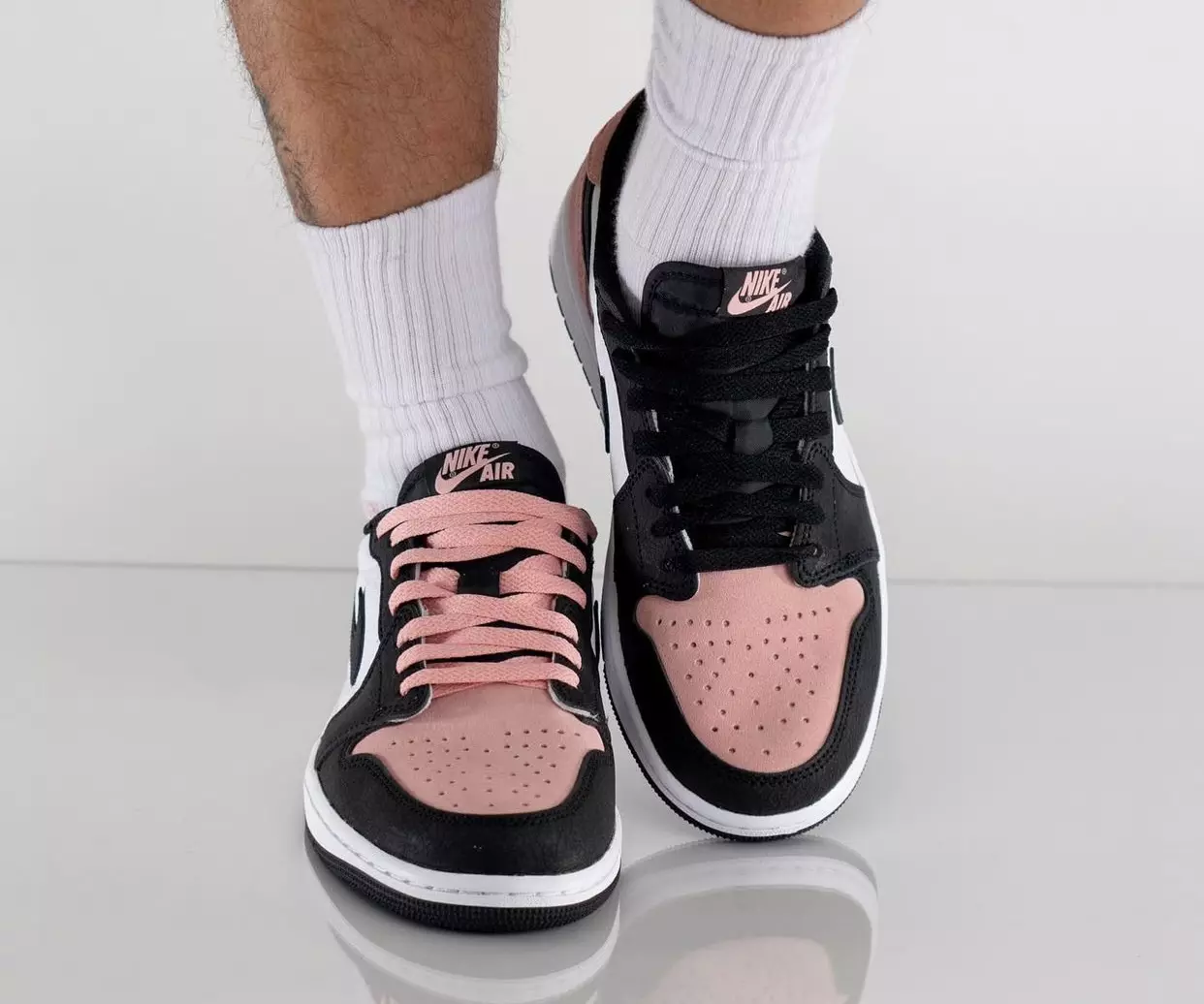 Air Jordan 1 Low OG Coral Branqueado CZ0790-061 Data de Lançamento Nos Pés