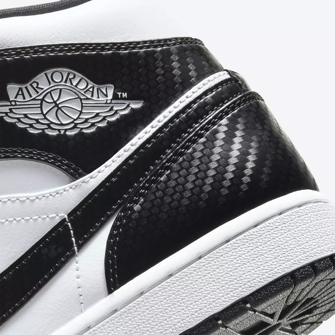 Air Jordan 1 Mid All-Star Цвет: черный/белый Код стиля: DD1649-001 Дата выпуска: 6 марта 2021 г. Цена: 125 долларов США Где купить: Nike.com