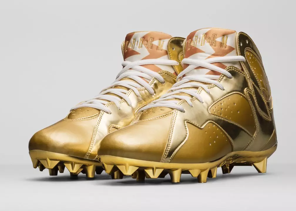 Dem Charles Woodson säi Gold Air Jordan 7 Cleats fir Final Pro Bowl