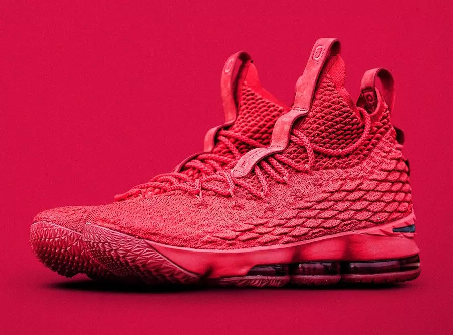 Nike LeBron 15 အိုဟိုင်းယိုးပြည်နယ် အနီရောင် PE