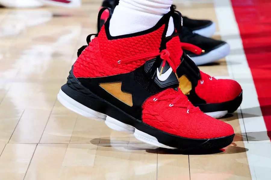 LeBron James odhalil náhradníka Nike LeBron 15