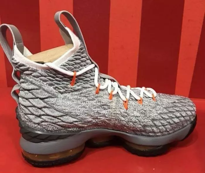 Nike LeBron 15 Wolf pelēks drošības oranžs tumši pelēks melns Izdošanas datums