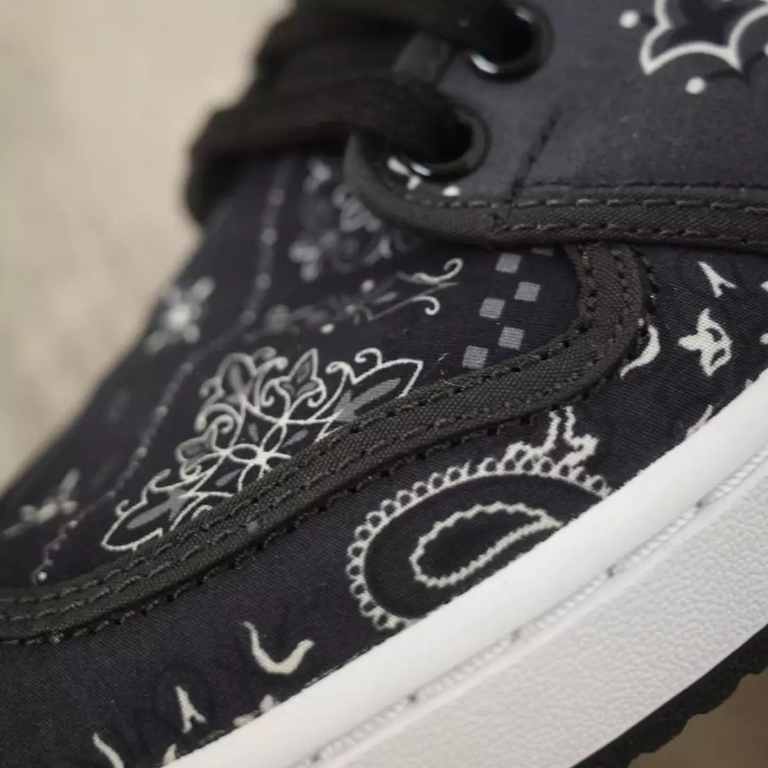 Prezzo della data di uscita di Air Jordan 1 KO Paisley