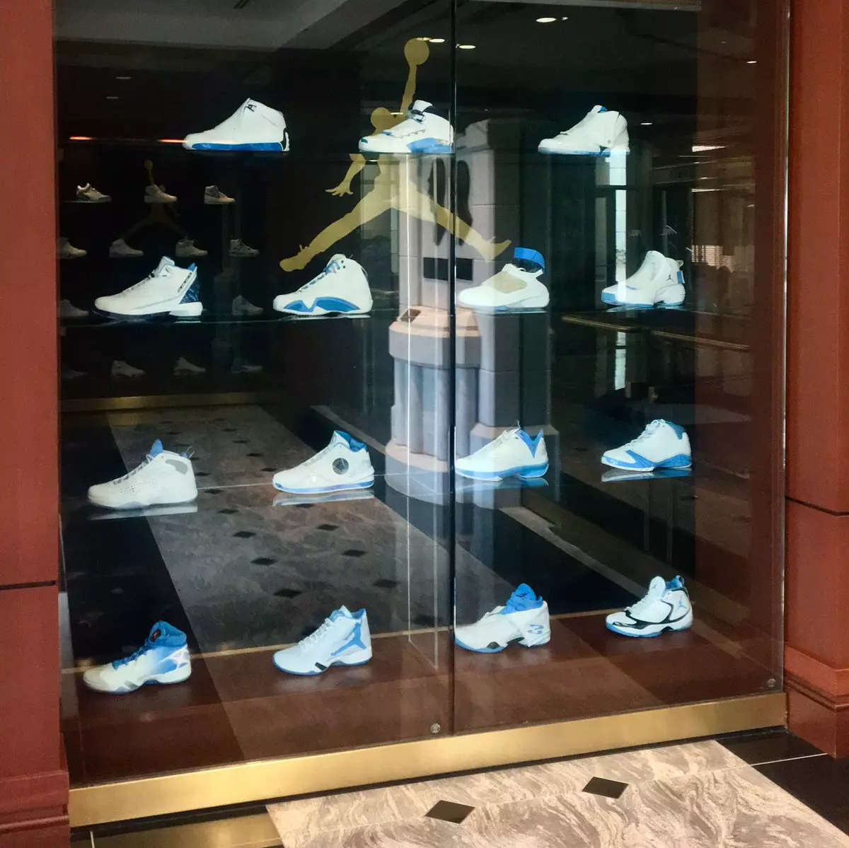 Air Jordan UNC retro kolekcija