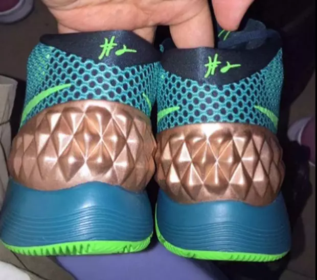 An Astráil Nike Kyrie 1 Teal Gold